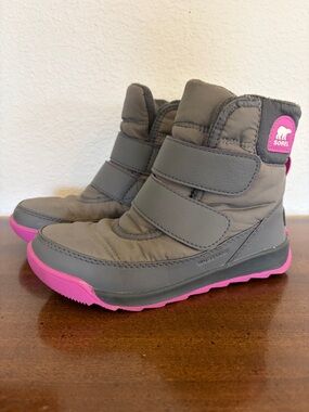Sorel Kids Whitney II Gray and Pink Hook-and-Loop Snow Boots 13